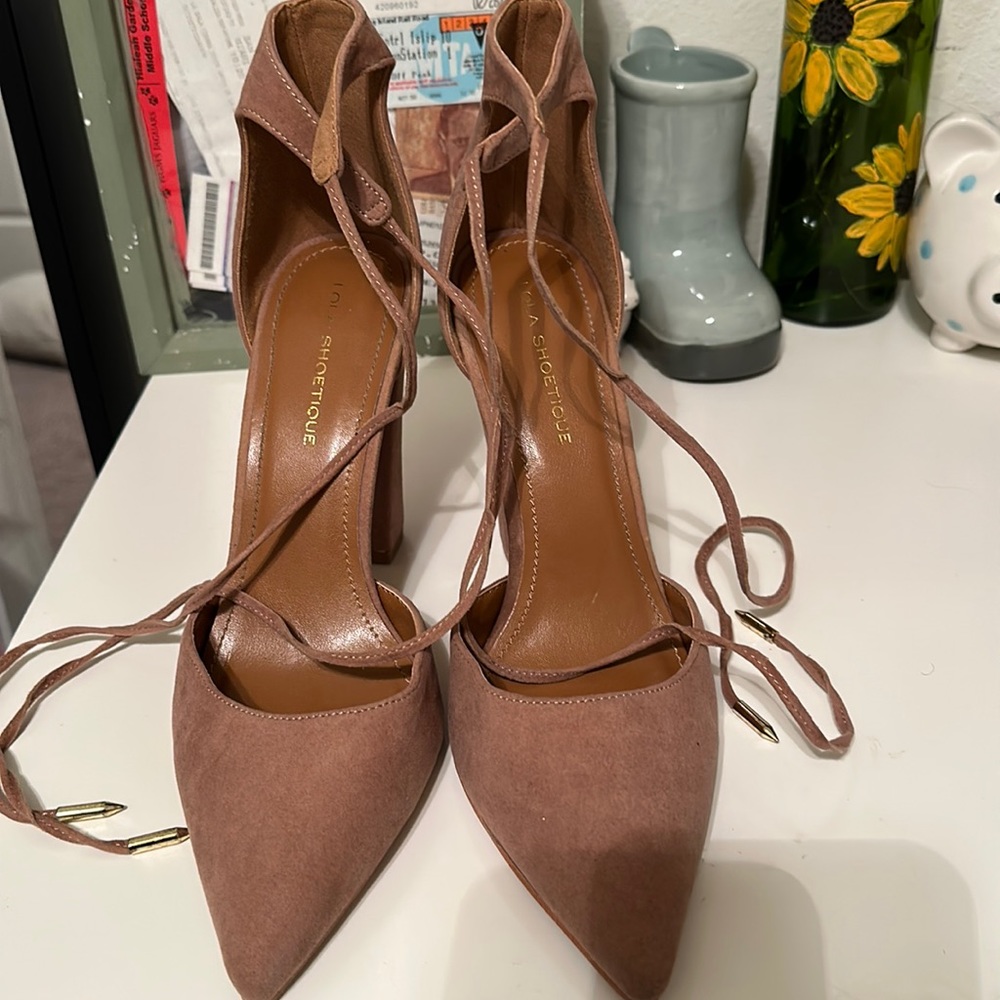 Strappy closed heel